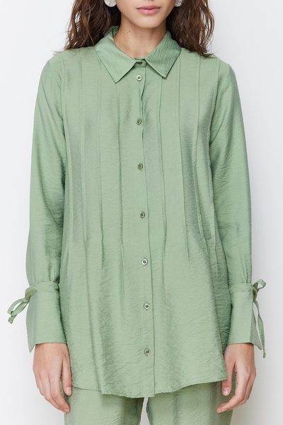 Trendyol Modest Khakifarbenes, detailliertes, gewebtes Leinen-Hemd-Hose-Hose-Set mit Falten und Oberteil TCTSS24US00018