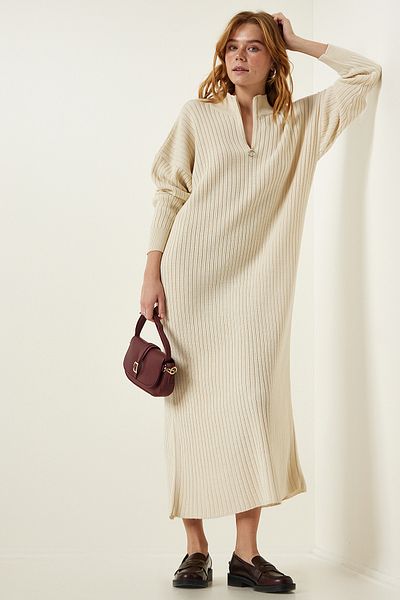 Happiness İstanbul Cremefarbenes, geripptes Oversize-Strickkleid für Damen DD01251