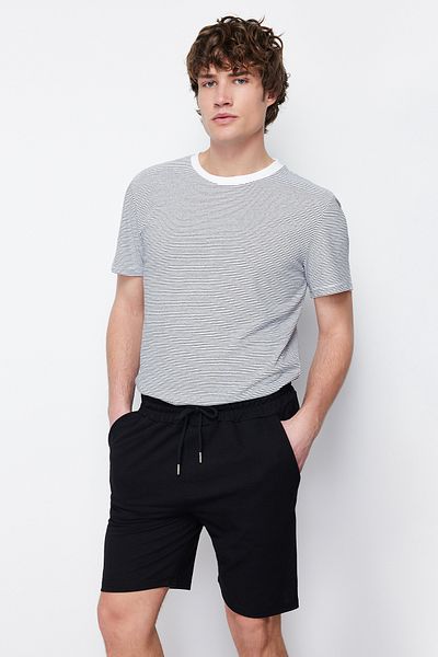 Trendyol Collection Černé šortky Regular Fit/Regular Cut Basic Shorts & Bermudy TMNSS20SR0169