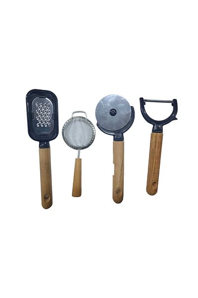 axesso 4-Piece Kitchen Set (Mini Grater - Mini Peeler - Pizza Cutter - Strainer)