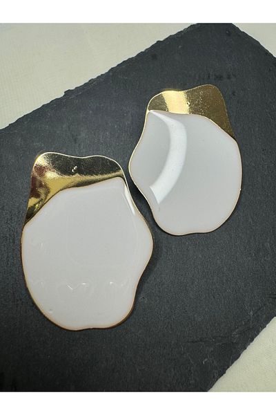 takı tutkum Asymmetrical White Enamel Gold Detail Plate Earrings