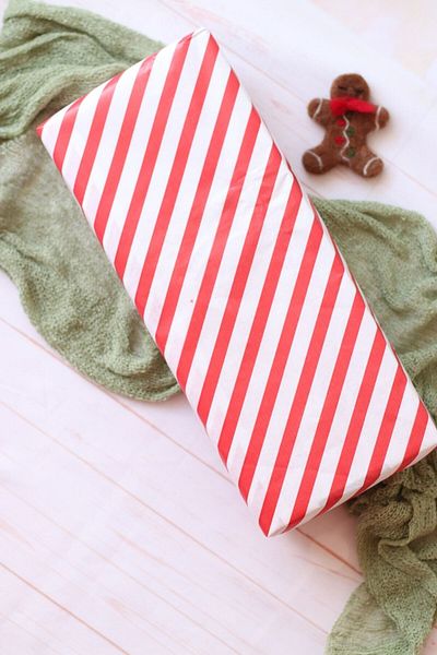 demontecraft Red and White Bias Striped Gift Wrap, Christmas Wrapping Paper, Packaging 70x100 Cm 10 Pieces