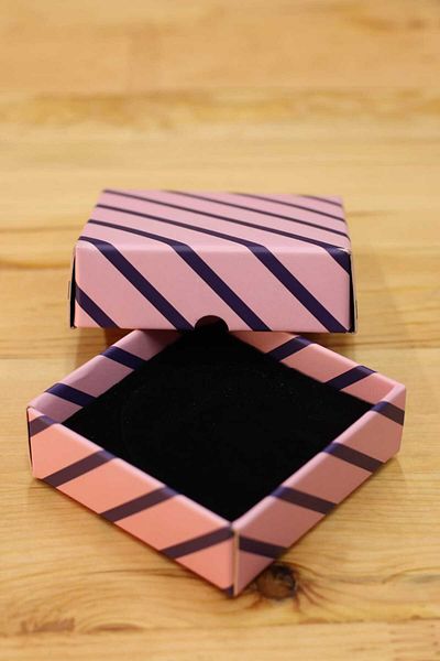 demontecraft Jewelry Box Gift Box Pink Black Striped 1 Piece Dimensions 10x10x3
