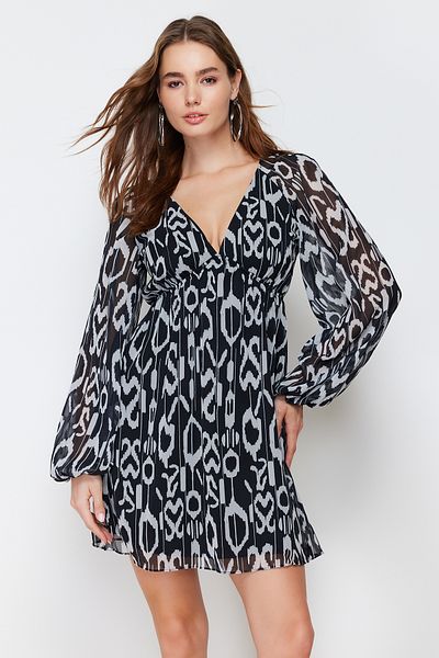 Trendyol Collection Černé vzorované mini tkané šaty s šifonovou podšívkou TWOSS23EL00519