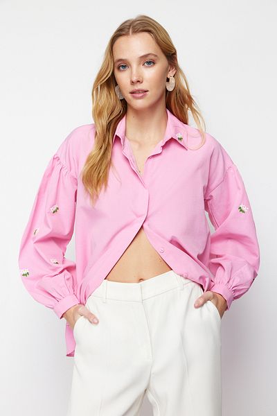 Trendyol Collection Gewebtes Hemd aus Baumwolle – Rosa Stickerei-Detail, Regular Fit TWOAW23GO00081