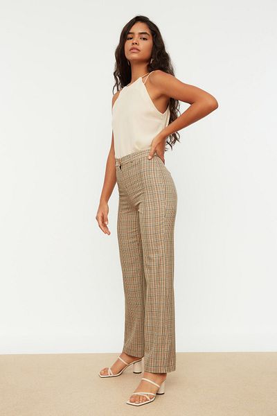 Trendyol Collection Beige karierte Hose mit geradem Schnitt und hoher Taille – TWOSS22PL0117