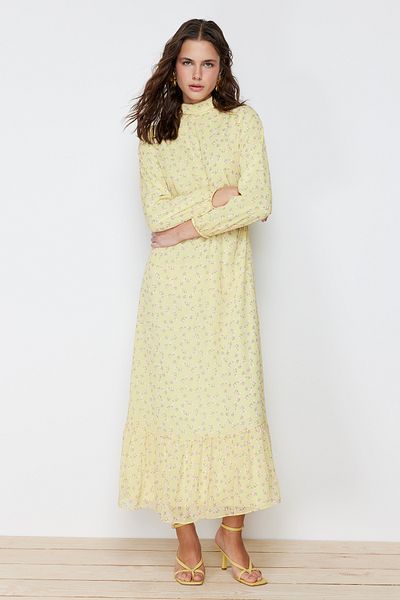Trendyol Modest Żółta sukienka w kwiaty z wysokim kołnierzem i szczegółową podszewką z szyfonu TCTSS22EB0032