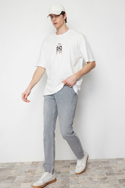 Trendyol Collection Graue Slim-Fit-Jeans-Jeans-Hose aus Stretch-Stoff mit schmaler Passform und Fransen TMNSS24JE00010