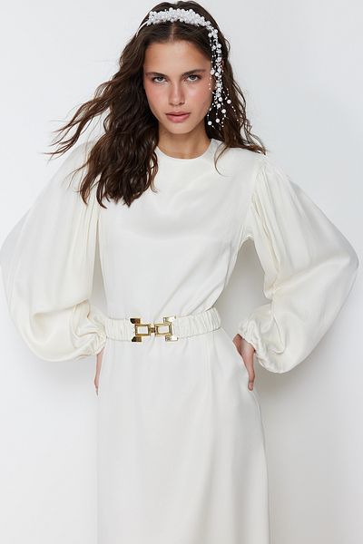 Trendyol Modest Εκρού Σατέν Μακρύ Βραδινό Φόρεμα - TCTSS24DB00041 για γάμο και ειδικές περιστάσεις