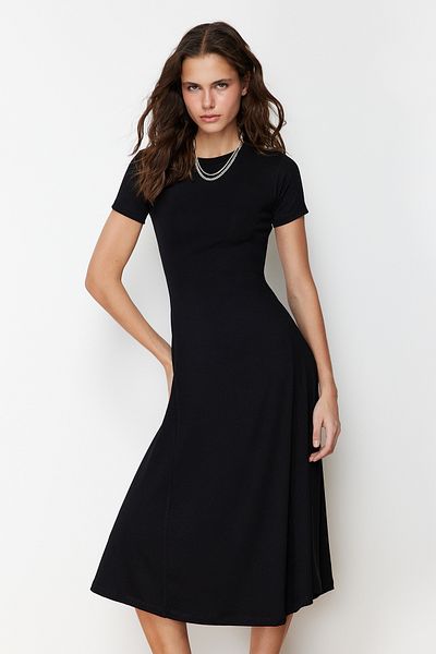 Trendyol Collection Schwarzer Rock mit Rüschen, Midi-Stretch-Strick-Maxikleid TWOSS24EL00122