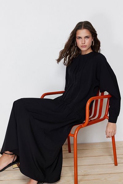 Trendyol Modest Μαύρο υφαντό φόρεμα με λεπτομέρεια βολάν - TCTSS24EB00085