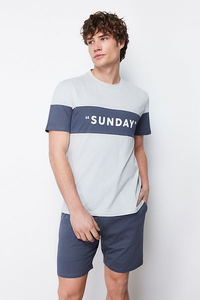 Kolekcia Trendyol Šedý Regular Fit Slogan Pletené šortky s potlačou Súprava pyžám TMNSS24PT00002