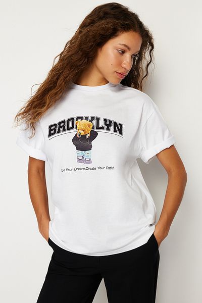Trendyol Collection Biała, 100% bawełna, z nadrukiem, oversize/szeroki, dzianinowy T-shirt z okrągłym dekoltem TWOSS24TS00065