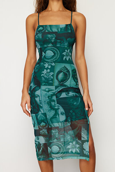 Trendyol Collection Smaragdově zelené řemínkové vypasované/vypasované tyly s čtvercovým výstřihem Flexibilní pletené midi tužkové šaty TWOSS22EL00726