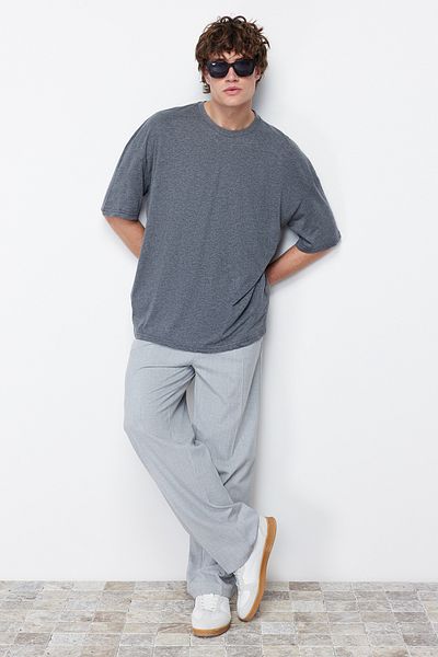 Trendyol Collection Anthrazitfarbenes, weit geschnittenes T-Shirt mit Blumendruck - TMNSS21TS0878
