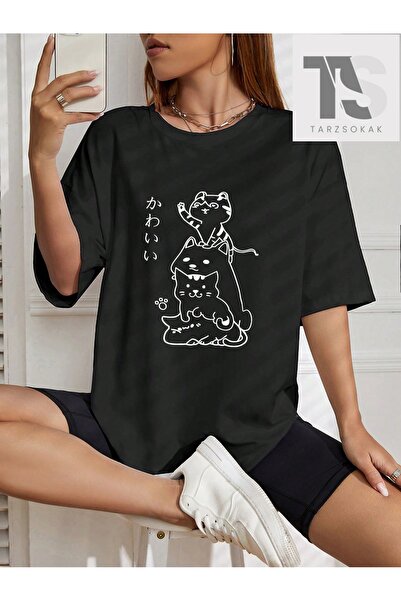 Tarzsokak Tricou cu umăr descăzut cu litere japoneze și grafică de desene ani...
