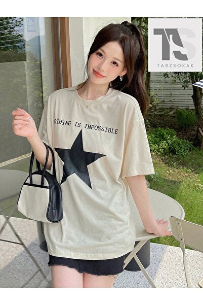 Tarzsokak Tricou cu slogan și model cu stele, cu umerii goi