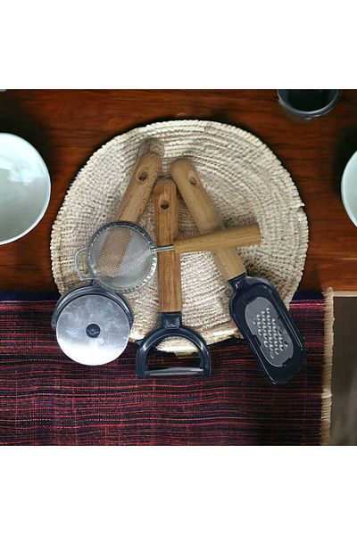 axesso 4-Piece Kitchen Set (Mini Grater - Mini Peeler - Pizza Cutter - Strainer)