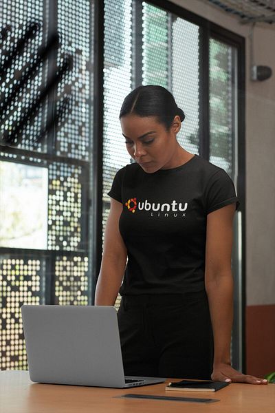 Pisa Art Лятна тениска с кръгло деколте и щампа на Ubuntu Software
