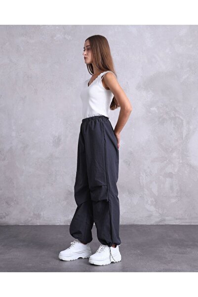 DENİKK Pantaloni Trend Parachute Fabric cu textura moale gri antracit