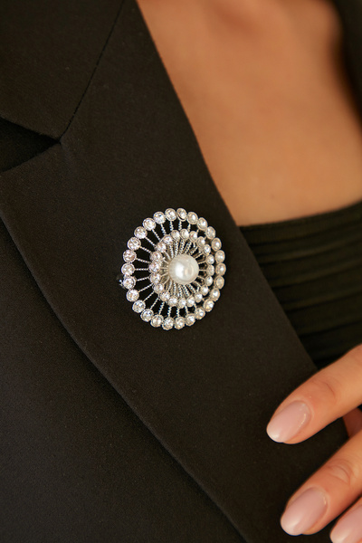 Lina Tia Kadın Brillantesogno Metal Model Gümüş Kaplama Kristal Zirkon Taşlı Incili Elbise Broş Yaka Iğnesi