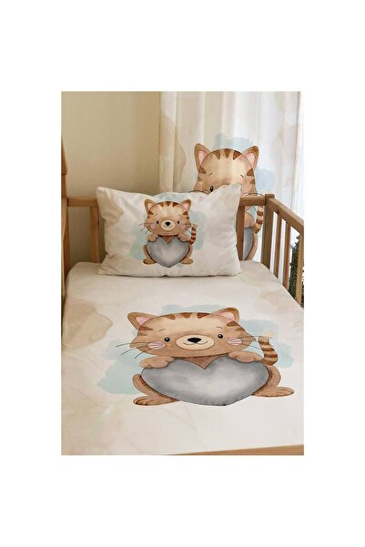 Evmila Kalp Tutan Sincap Desenli Çocuk Yatak Örtüsü
