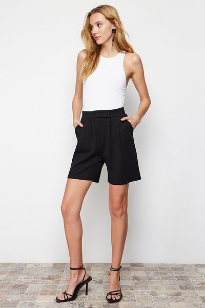 Trendyol Collection Černé šortky Regular Boy Straight/Straight Cut & Bermuda TWOSS24SR00008