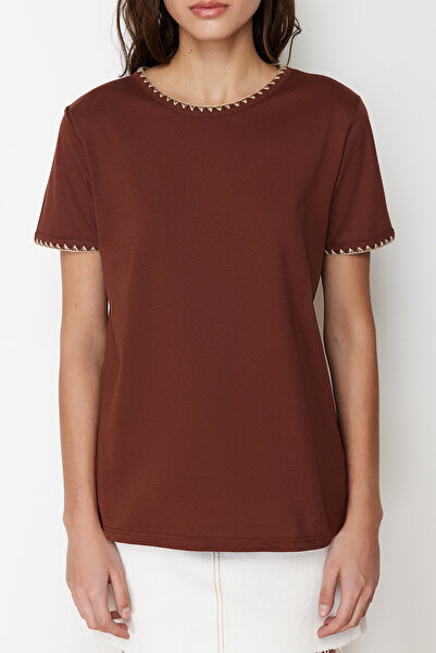 Trendyol Collection Καφέ 100% βαμβακερή ραφή με αντίθεση Λεπτομερής βασική πλεκτή μπλούζα με λαιμόκοψη TWOSS19AD0085