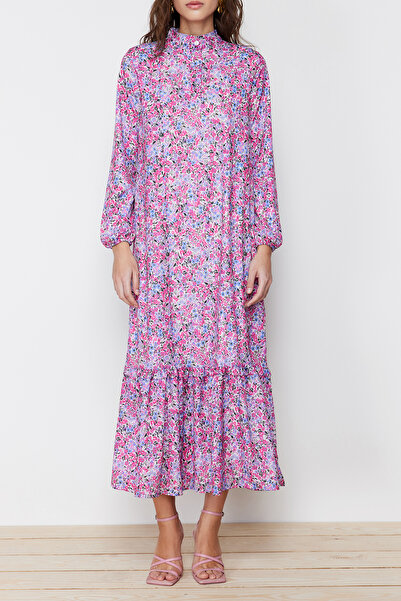Trendyol Modest Fioletowa, wzorzysta, tkana sukienka z falbaną w kwiaty TCTSS21EL3353