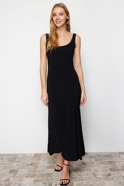 Trendyol Collection Černé rovné maxi šaty s páskem na bruslaře/odvíjecí úhlové pletené šaty TWOSS24EL00411