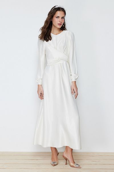 Trendyol Modest Ecrufarbenes, zweireihiges, langes Abendkleid – für Hochzeiten und besondere Anlässe TCTAW22EB0105