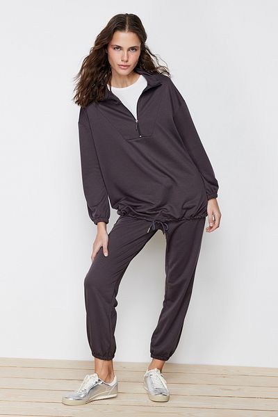 Trendyol Modest Anthrazitfarbenes Strick-Trainingsanzug-Set mit Stehkragen und Reißverschluss - geraffter Saum TCTAW22EN0051