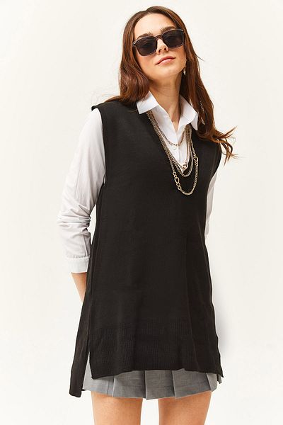 Olalook Woman's Black Deep V-Neck Knit Sweater SVT-00000032