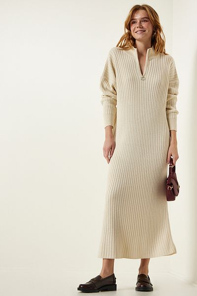 Happiness İstanbul Cremefarbenes, geripptes Oversize-Strickkleid für Damen DD01251