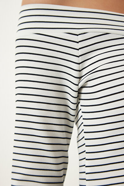 Happiness İstanbul Dámská bílá asymetrická proužkovaná blůza Saran s límcem FF00153