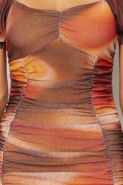 Trendyol Collection Hnědé šaty na tužku s detailním mini srdíčkovým límcem TWOSS24EL00178