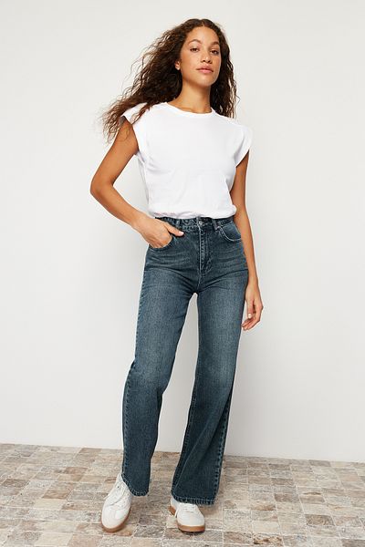 Trendyol Collection Dunkelblaue Vintage-Jeans mit hoher Taille und weitem Bein und verblasstem Effekt TWOSS24JE00080