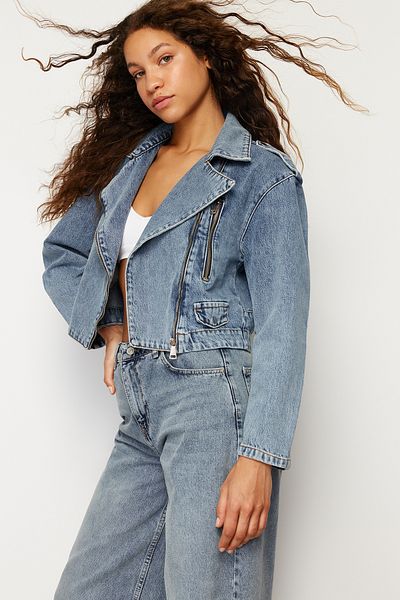 Trendyol Collection Ciemnoniebieska kurtka jeansowa w stylu motocyklowym zapinana na zamek TWOSS24CE00038
