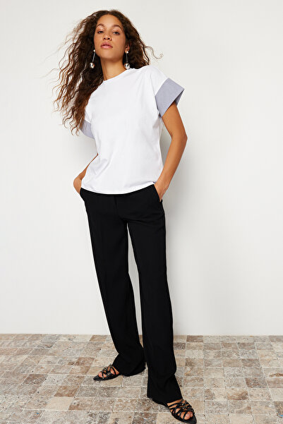 Trendyol Collection Λευκό πλεκτό μπλουζάκι από βαμβακερό χοντρό βαμβάκι, χαλαρή/άνετη εφαρμογή, με λεπτομέρεια από ποπλίνα στο μανίκι TWOSS24TS00007