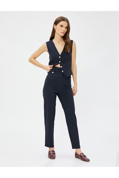 Koton Hose aus Zigarettenstoff mit Knopfdetail und hoher Taille