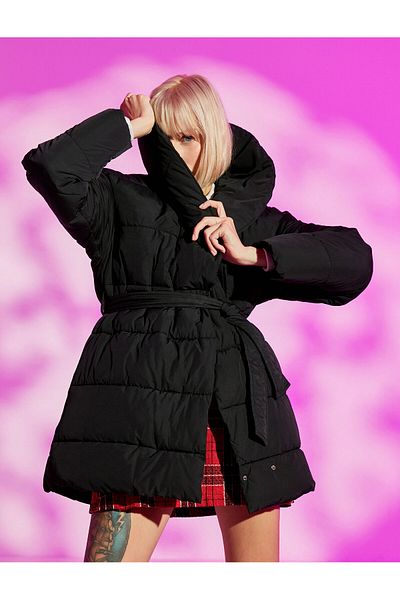 Koton Pufferjacke mit Gürteltasche im Detail