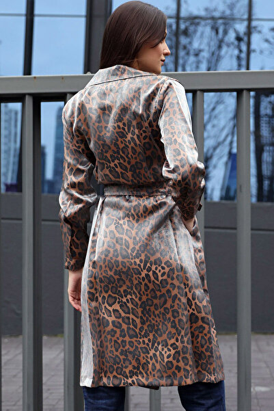 CoolLook Kruvaze Ceket Yaka Düğmeli Leopar Yan Cepli Kuşaklı Uzun Kol Astarsız Mevsimlik Diz Altı Trençkot