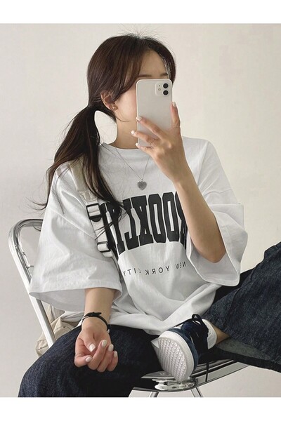 Tarzsokak Tricou cu umăr fără umăr cu litere