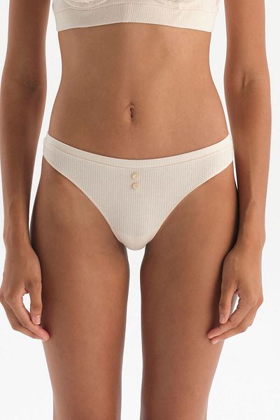Dagi Ecrufarbenes Tanga-Höschen mit Knopfdetail