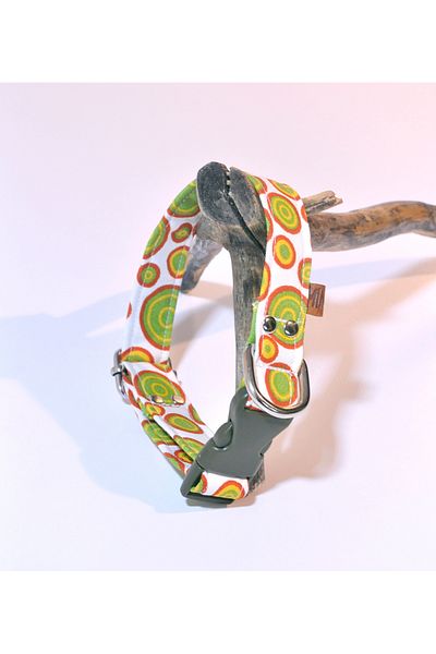 minart design GEOMETRIC PATTERNED GREEN RED DOG SKIN