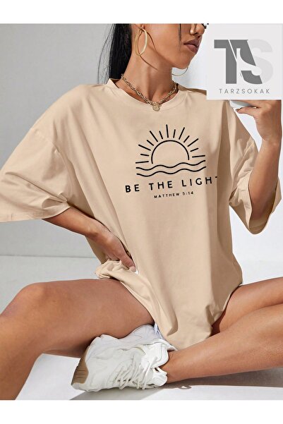 Tarzsokak Tricou supradimensionat cu umăr în afara cu grafic Sun și slogan