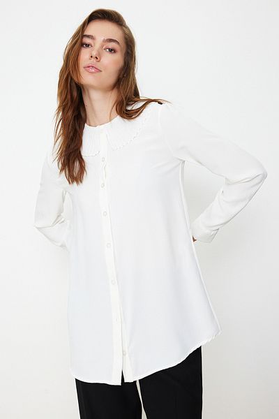 Trendyol Modest Stilvolles, gewebtes Krepphemd in Weiß mit Rüschenkragen TCTSS24TG00039