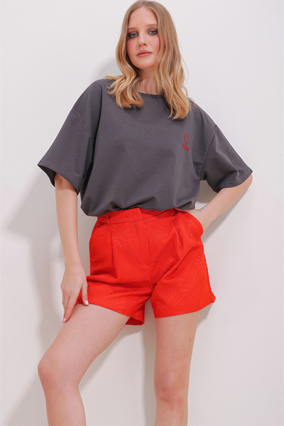 Trend Alaçatı Stili Dámske antracitové vyšívané tričko s dvojvláknovým výstrihom pre mamu ALC-X11503