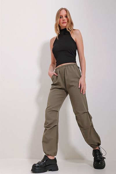 Trend Alaçatı Stili Khakifarbene Damen-Jogginghose mit hohem Bund und elastischem Bund und doppelter Tasche aus Fallschirmstoff ALC-X9980