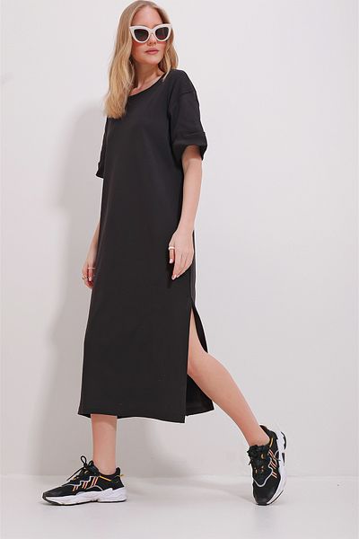 Trend Alaçatı Stili Schwarzes Damenkleid mit Rundhalsausschnitt, zwei Ärmeln und Schlitz ALC-X11485